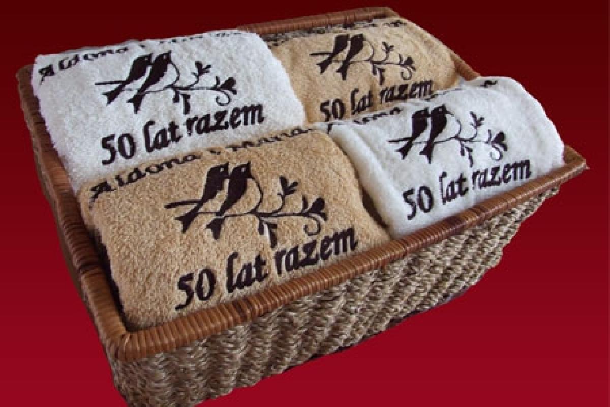 Najpopularniejszy wzór haftu z okazji ślubu i rocznicy ślubu.