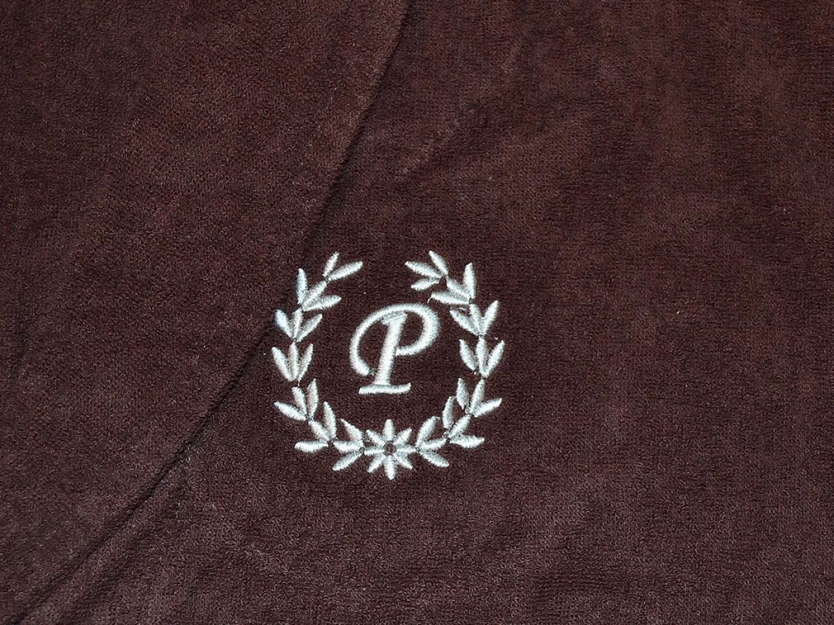 Szlafrok brązowy z wyhaftowanym monogramem