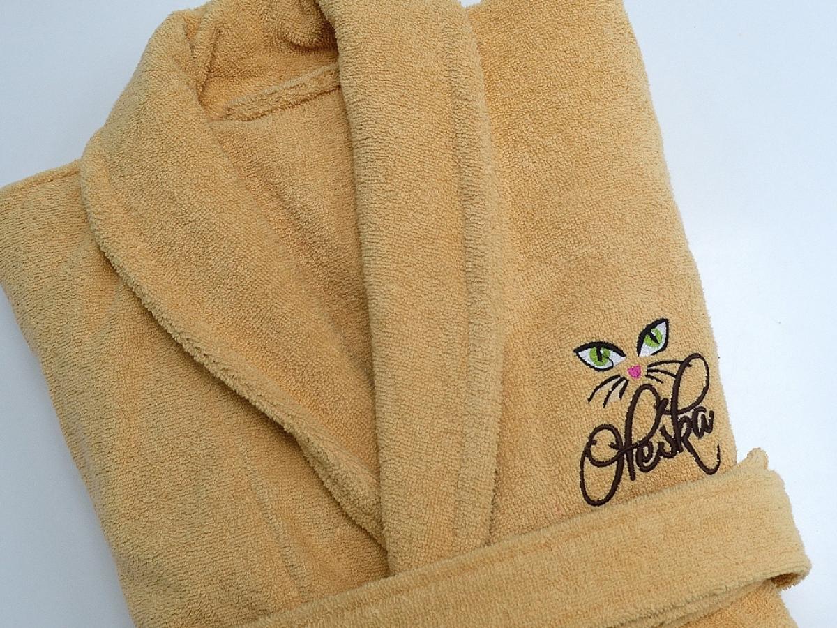 Szlafrok beżowy z wyhaftowanym imieniem