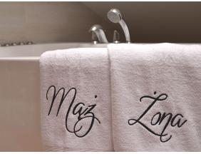 Białe ręczniki dla małżeństwa. Haft wykonany czarną nitką