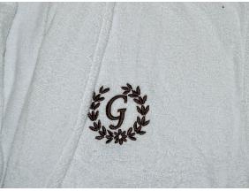 Szlafrok z wyhaftowanym na piersi monogramem