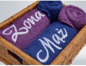 Niebieski i fioletowy zestaw w koszu