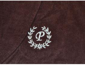 Szlafrok brązowy z wyhaftowanym monogramem